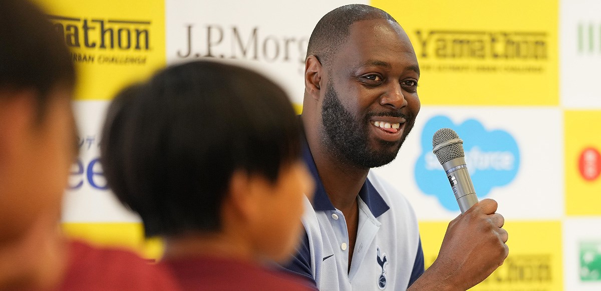 Spurs in Japan | Ossie Ardiles and Ledley King visit local school in Tokyo | Tottenham Hotspur